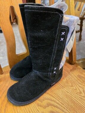 Muk Luks For Kids Size 1 Black Suede Boots With Knit Back Panel